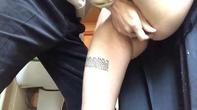 Шприц у школском купатилу, прави пенасти оргазам - мој учитељ је дао све од себе